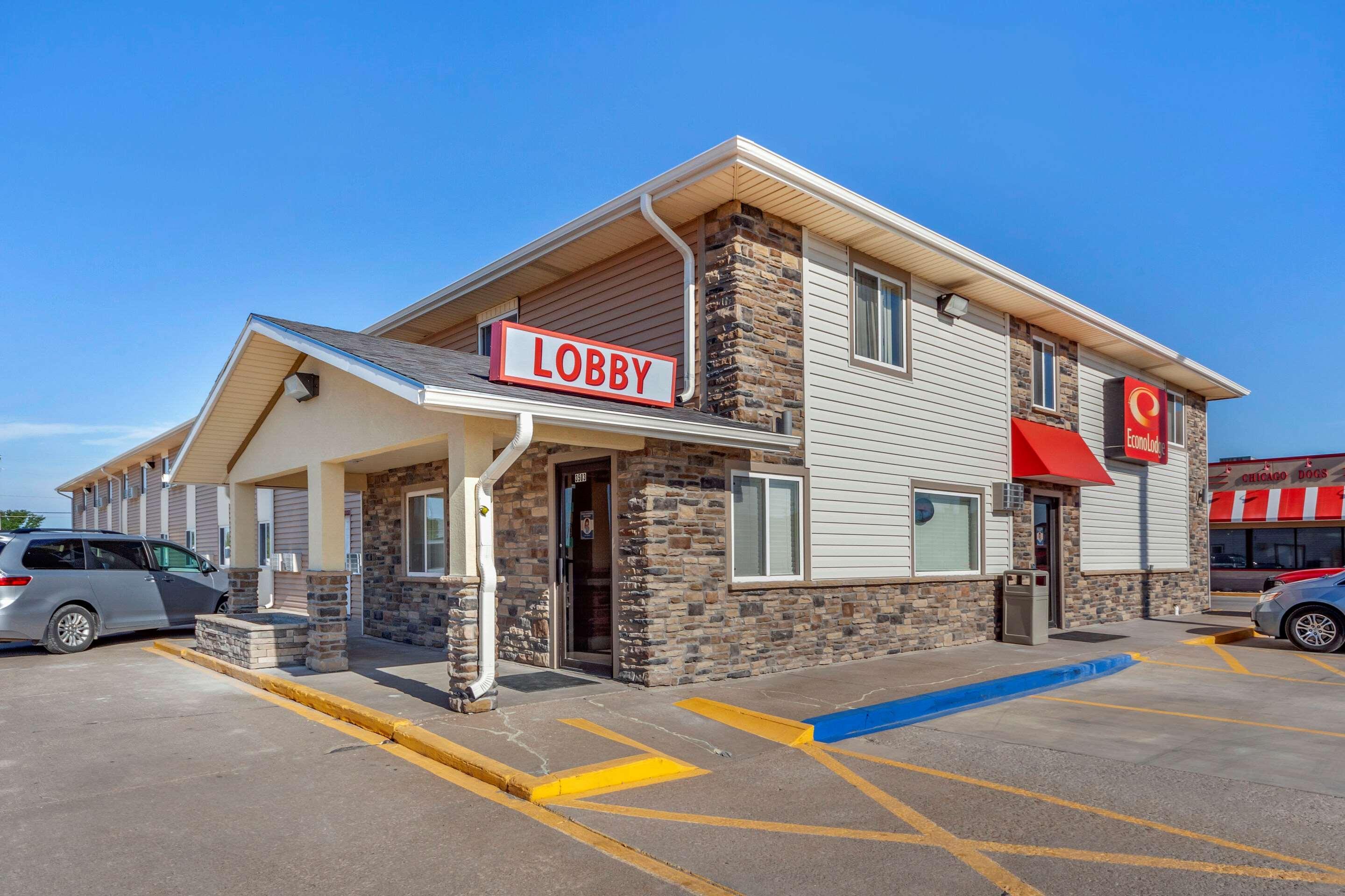 HOTEL ECONO LODGE HAYS I-70 HAYS, KS 2* (United States) - from US$ 51 |  BOOKED